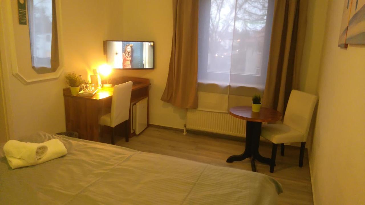 Bennetts Restaurant Und Hotel Wittingen Bagian luar foto